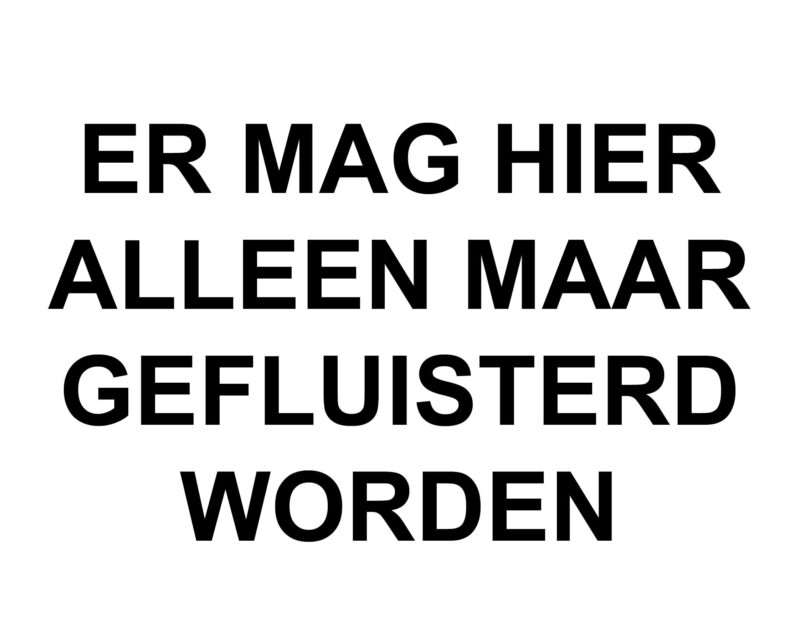 In het donker staan 6 opgemaakte bedjes. U mag ze allemaal uitproberen. Ga lekker liggen en leg uw oor te luister. Welkom in het holst van de nacht.Slaap gaat over mensen die wel willen maar niet kunnen slapen. Maar waarom niet? Wat houdt ze wakker wanneer de rest van Nederland ligt te ronken op een oor? Zijn ze ergens bang voor? Is het pijn? Of zijn het de zenuwen voor wat komen gaat? Wat moet je doen als schaapjes tellen niet meer helpt?
